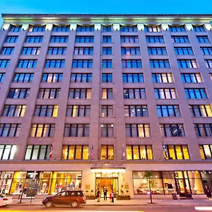 Le Square Phillips & **** Montréal