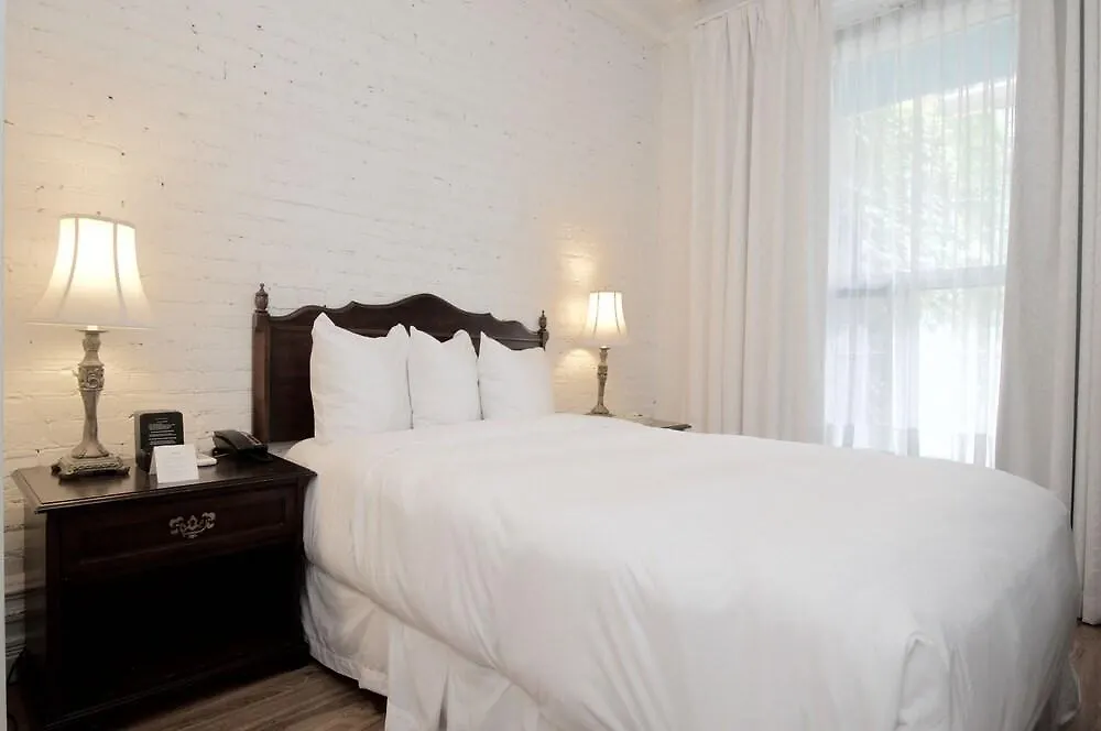 Ambrose House & Cafe - Self Check-In Guesthouse Montreal