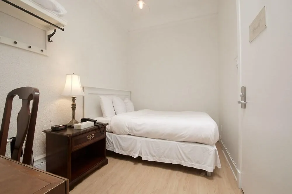 Ambrose House & Cafe - Self Check-In Guesthouse Montreal 3*,