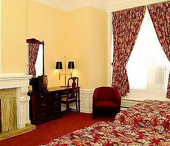 Ambrose House & Cafe - Self Check-In Guesthouse Montreal 3*,  Canada