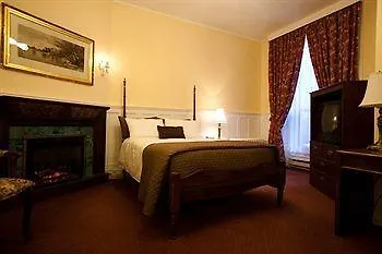 Ambrose House & Cafe - Self Check-In Guesthouse Montreal