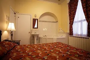 Hotel Ambrose House & Cafe - Self Check-In Guesthouse Montreal