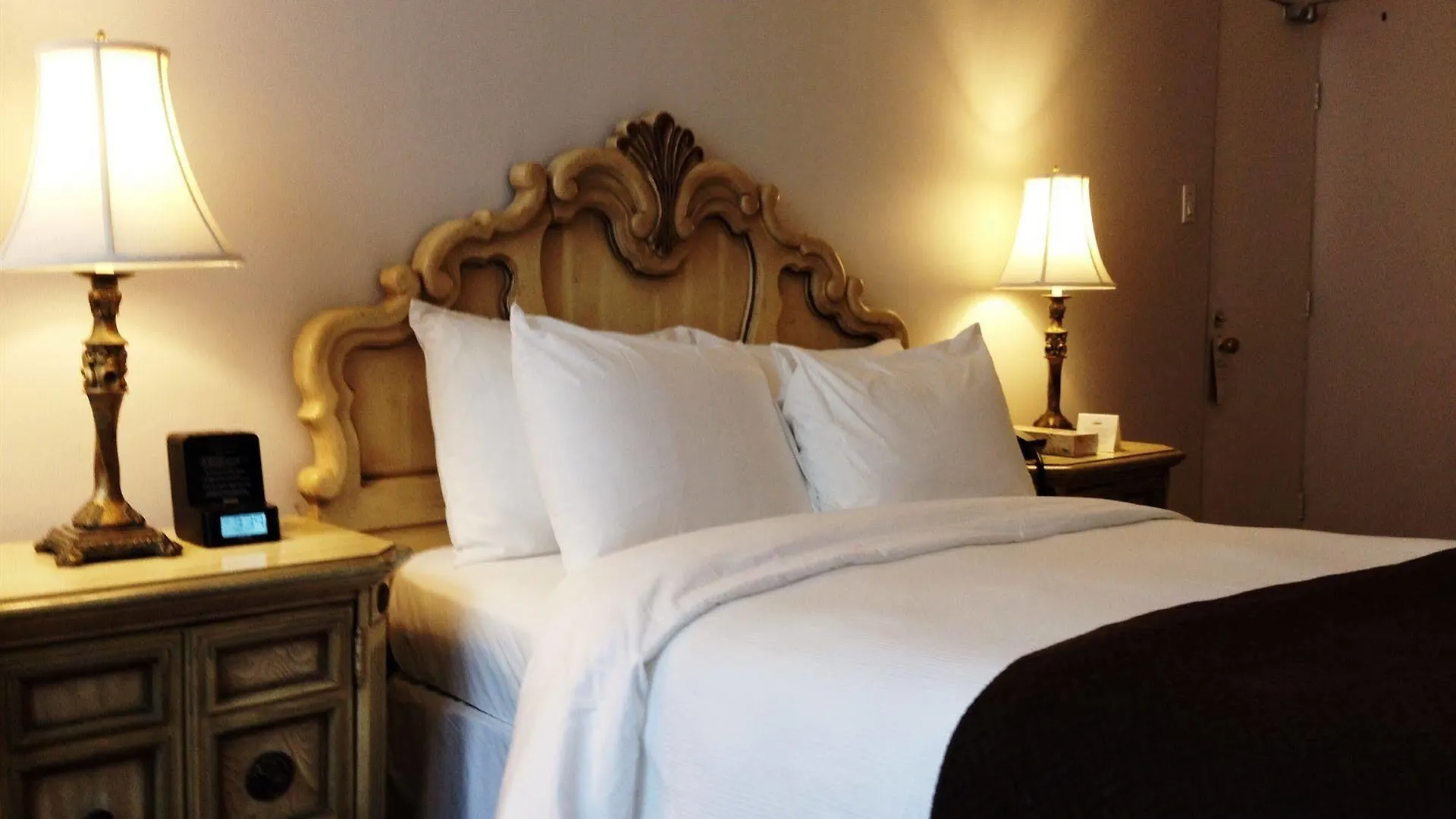 Ambrose House & Cafe - Self Check-In Guesthouse Montréal 3*,  Kanada